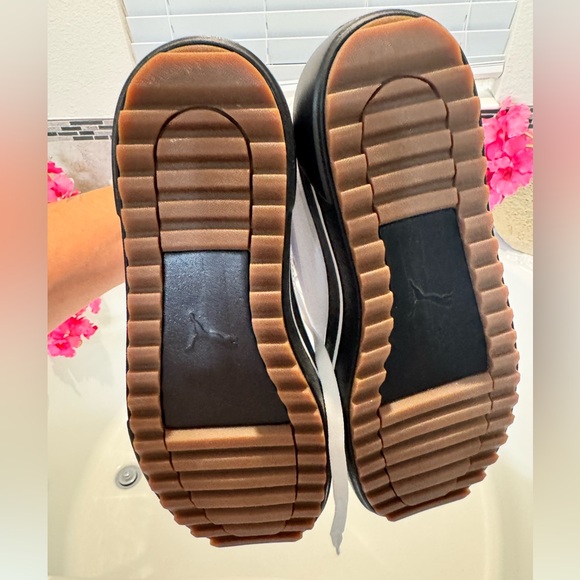 Puma Women's Kaia Mid Top White and Black Sneakers size 9 - Picture 4 of 5